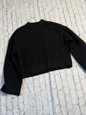 Black sweatshirt